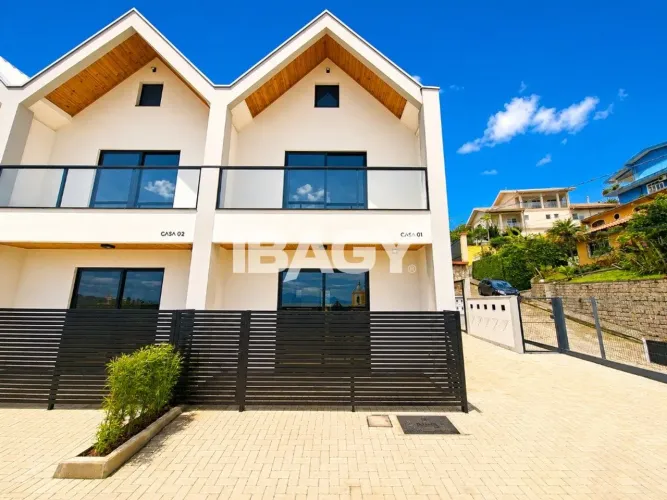 Excelente Casa em Condominio 2 dormitório(s) em Centro - São José