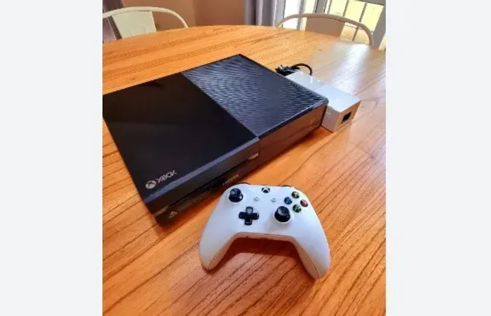 Xbox One + 1 Controle Sem Fio Microsoft Branco + Iphone 8 (64Gb) + Iphone 11 (64Gb)