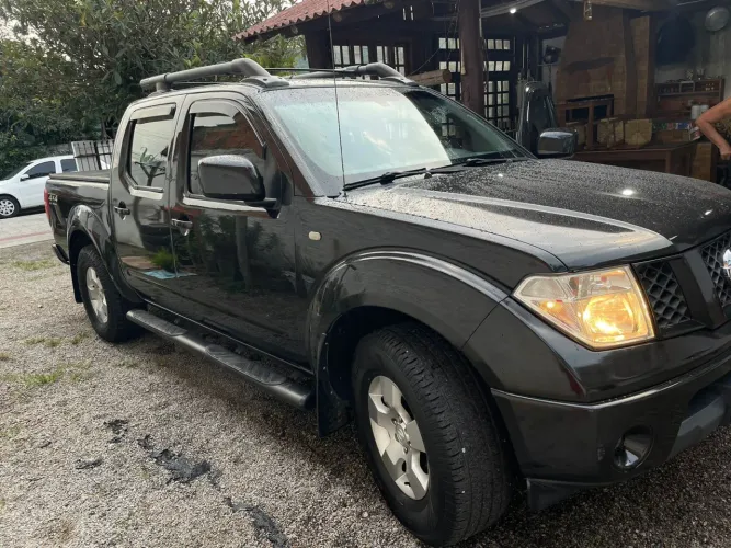Nissan Frontier LE CD 4X4 2.5 TB Diesel Mec. 2011
