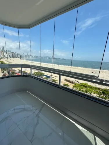 Apartamento 4 dormitorios frente mar 1 vaga garagem