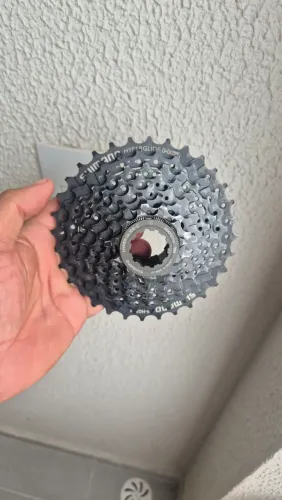 Kit Relação Bike 8v - Cassete Shimano CS-HG31-8 + Corrente (Usados)