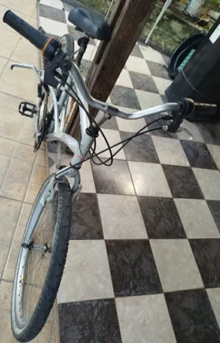 Bicicleta Caloi 100 aro 26 quadro de alumínio
