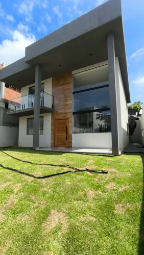 Casa duplex no condomínio Amsterdam próximo a estrada do coco