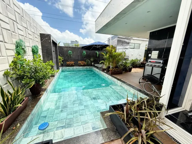 Montenegro Boulevard  Casa de 450 metros quadrados, 4 suítes com 7 banheiros