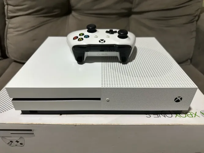 XBOX ONE S 1TB + 1 mês de GAME PASS ULTIMATE