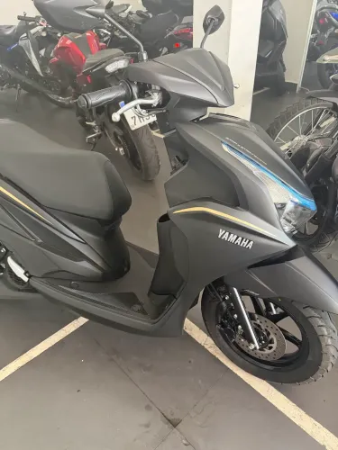 YAMAHA FLUO 2027
