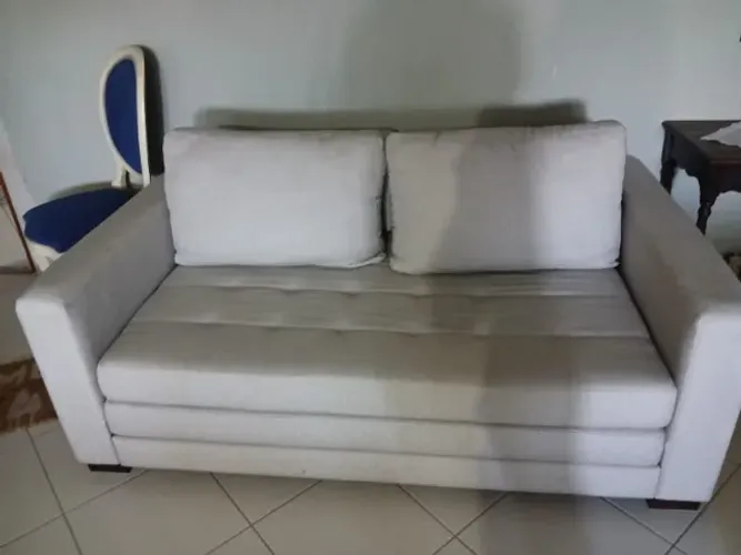 Sofá-cama 2 lugares cinza claro -confortável e em ótimo estado (1,70X105)