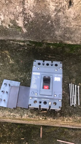 Disjuntor de Caixa Moldada Tripolar 10kA 380VCA 50A Siemens 