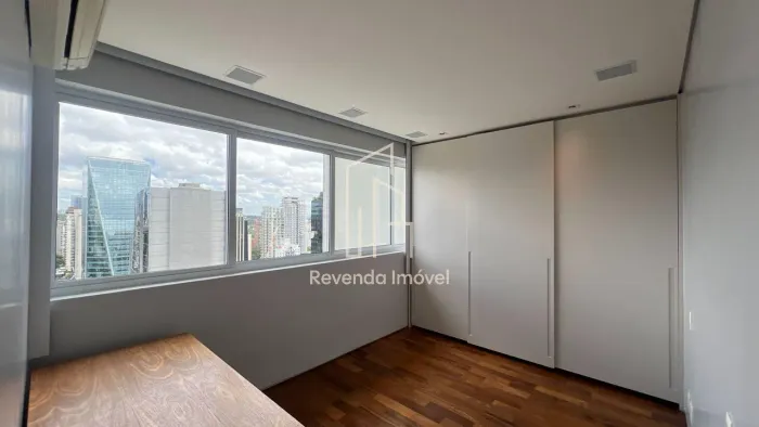 Cobertura à venda no Itaim Bibi, São Paulo-SP: 3 quartos, 3 suítes, 2 salas, 4 banheiros,
