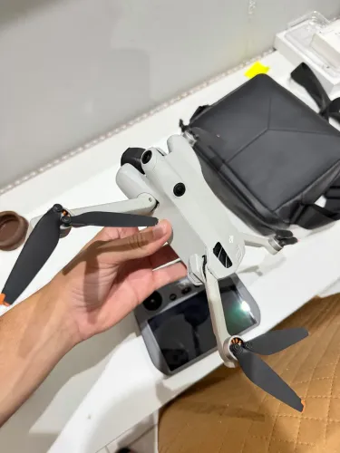 DRONE MINI 4 PRO - CONTROLE NOVO