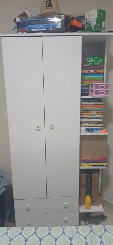 Guarda roupa infantil e cômoda
