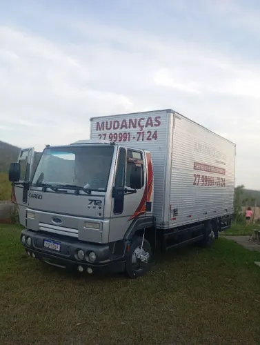 Ford Cargo 712 Baú 2009.