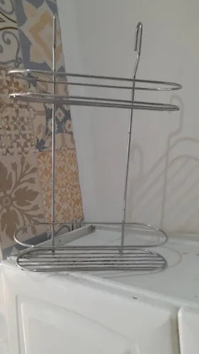 Porta copos é ganchos para canecas panelas. 