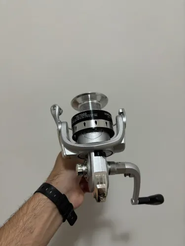 Vendo Molinete TE7000 acompanha linha de pesca. Novo na caixa?