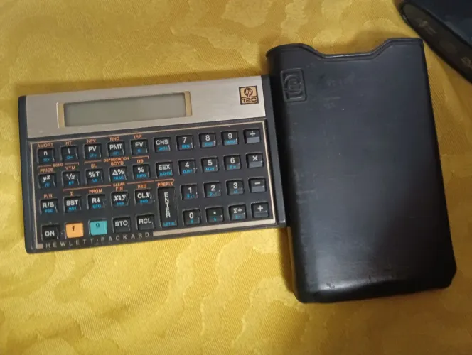 Calculadora de matemática financeira HP12