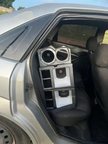 Som automotivo de mala