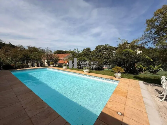 Casa à venda Rua Mirataia Pechincha, 310 m², 5 quartos sendo 1 suíte e 4 vagas de garagem!