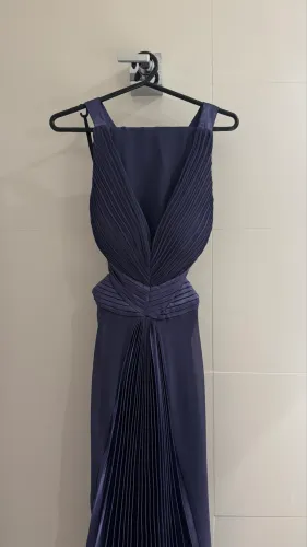 vestido de festa longo e fluido