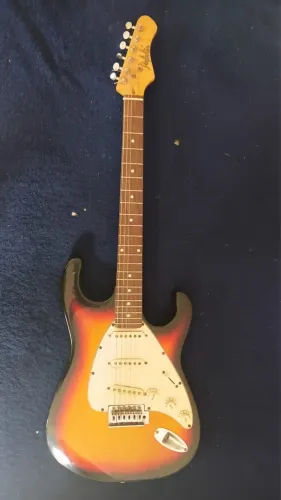 Guitarra semi nova