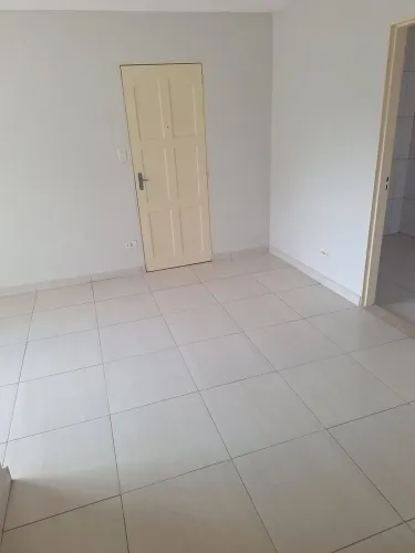 Alugo apartamento no residencial flamingos