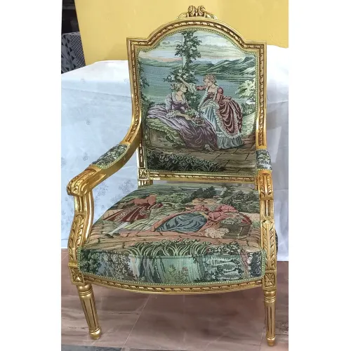 Poltrona design Luís XV. Madeira nobre. Folha de ouro. Com gobelin italiano. Almofadada.