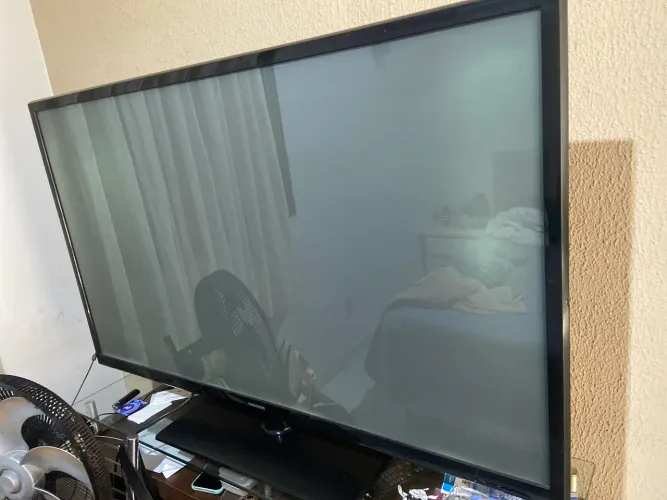 Televisão 60 polegadas smart 1 ano de uso 