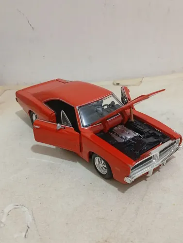 MINIATURA DODGE CHARGER R/T