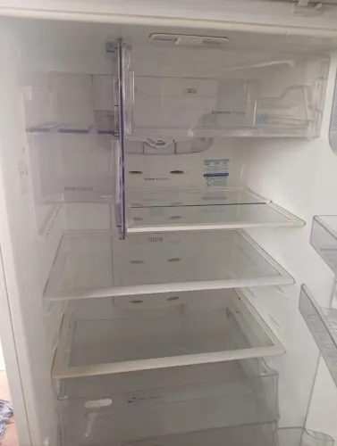 Vendo uma geladeira