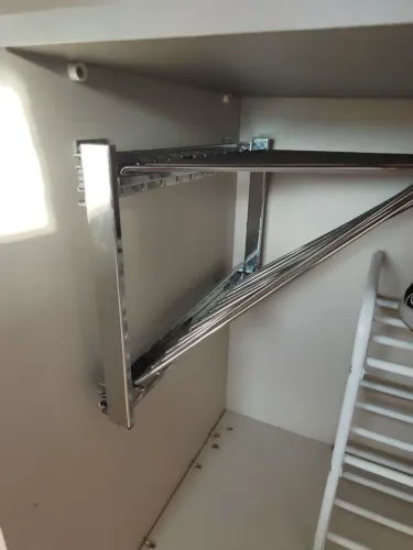 Cabideiro de guarda-roupa