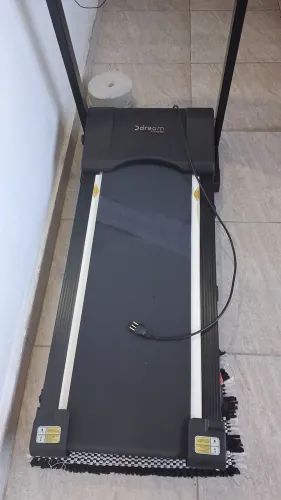 Esteira  egometrica elétrica nova, comprei pra usa  acabei nao usando ! 