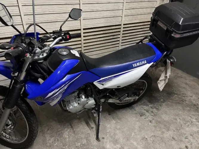 lander yamaha 250, mais nova que essa não tem.
