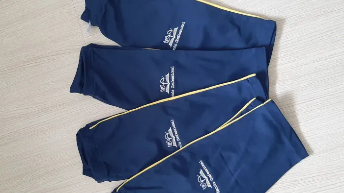Desapego Uniformes Colégio Confessional