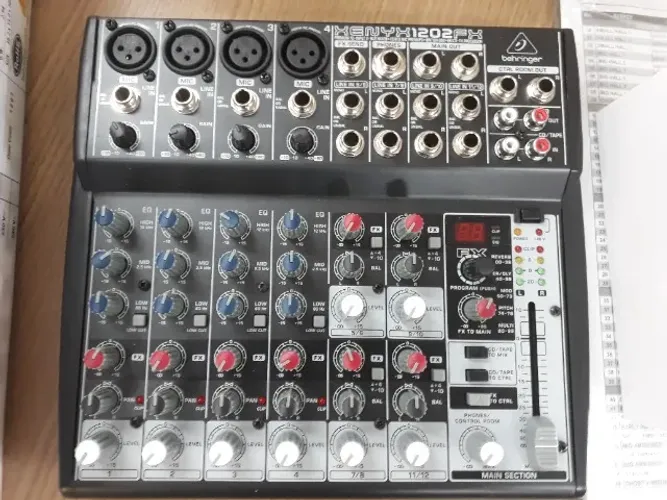 Mesa de som Xenix 1202 FX Behringer