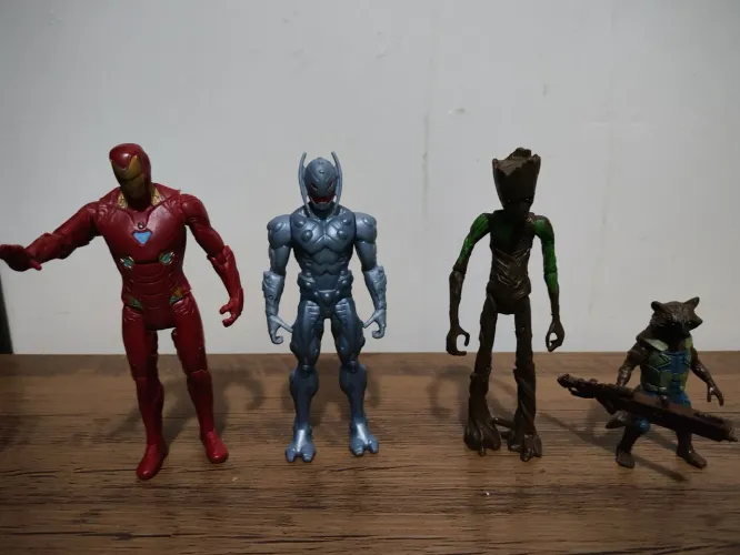 Bonecos Marvel Vingadores Hasbro 15 cm