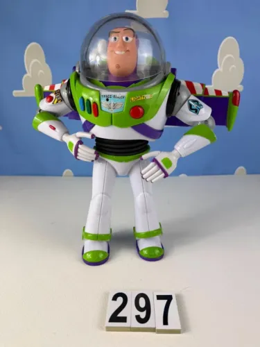 BUZZLIGHTYEAR DROPDOWN , TOY STORY ATENDE AO COMANDO DE VOZ E CAI PRA TRAS