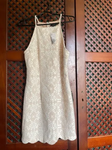 Vestido de renda Forever 21