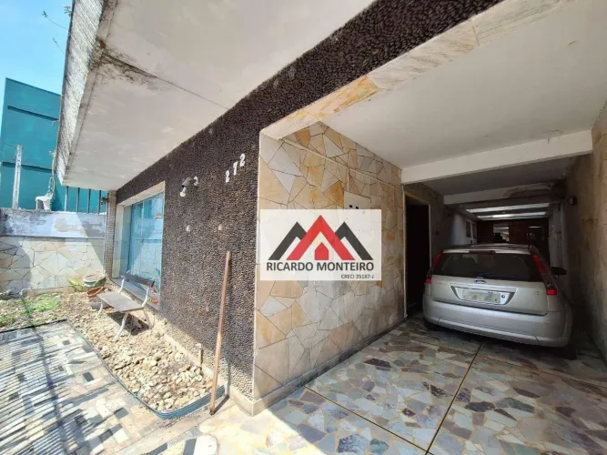 Casa com 5 dormitórios para alugar, 321 m² por R$ 8.189,87/mês - Centro - Pindamonhangaba/