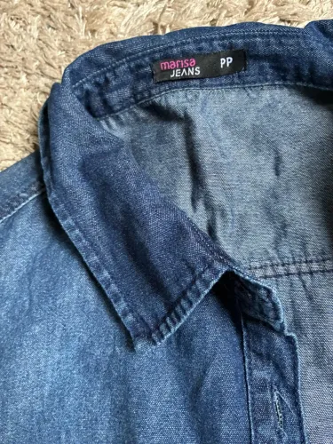 Camisa jeans azul PP, com fechamento por botões