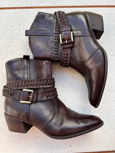 Bota Couro 37