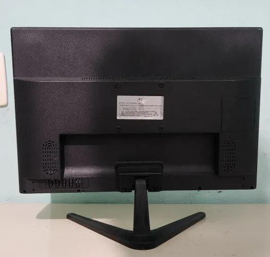 ?Monitor 19" LED BRX - Funcionando (Com marcas/riscos na tela) - Barato