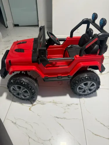 Carrinho infantil elétrico
