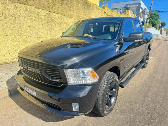 Ram Classic Laramie Night Edition 5.7 V8 16V Gasolina 4X4 Aut. 2022