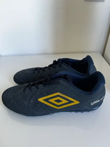 Chuteira Umbro Neo Striker