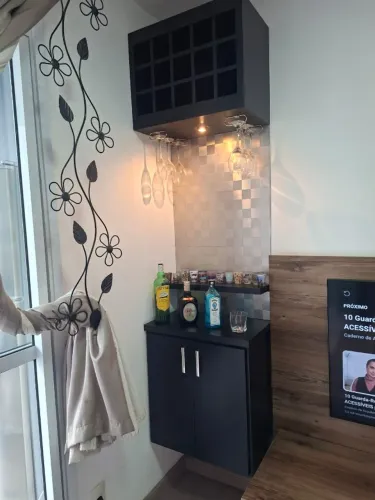 Bar Suspenso Luxo para Sala com Armário, Adega de Vinhos e Porta-Taça