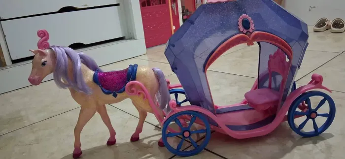 Carruagem barbie castelo de diamante funciona