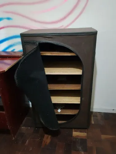 Armário/Guarda roupa/sapateira portátil com zíper danificado, leve e sem avarias no couro