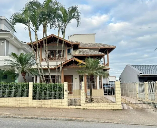 Venda Imperdível: Casa com 4 Dormitórios na Pedra Branca - Palhoça/SC