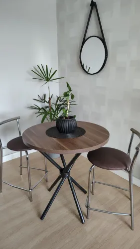 Mesa Bistrô com 2 Banquetas - Excelente Estado!