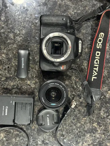 Câmera Canon EOS Rebel T3i + Lente 18-55mm 