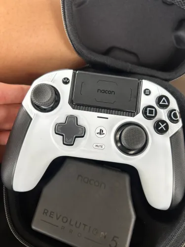 nacon revolution 5 pro